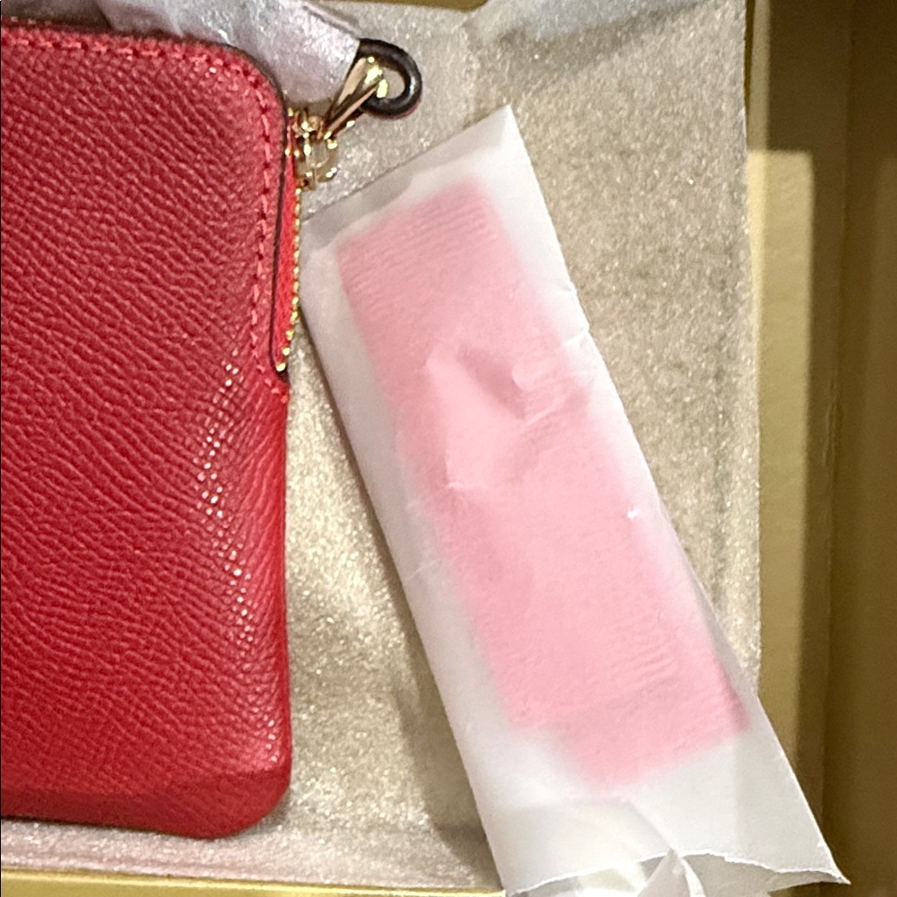 💥Coach Red Leather Wristlet Pouch with Gold Logo - Picture 7 of 8